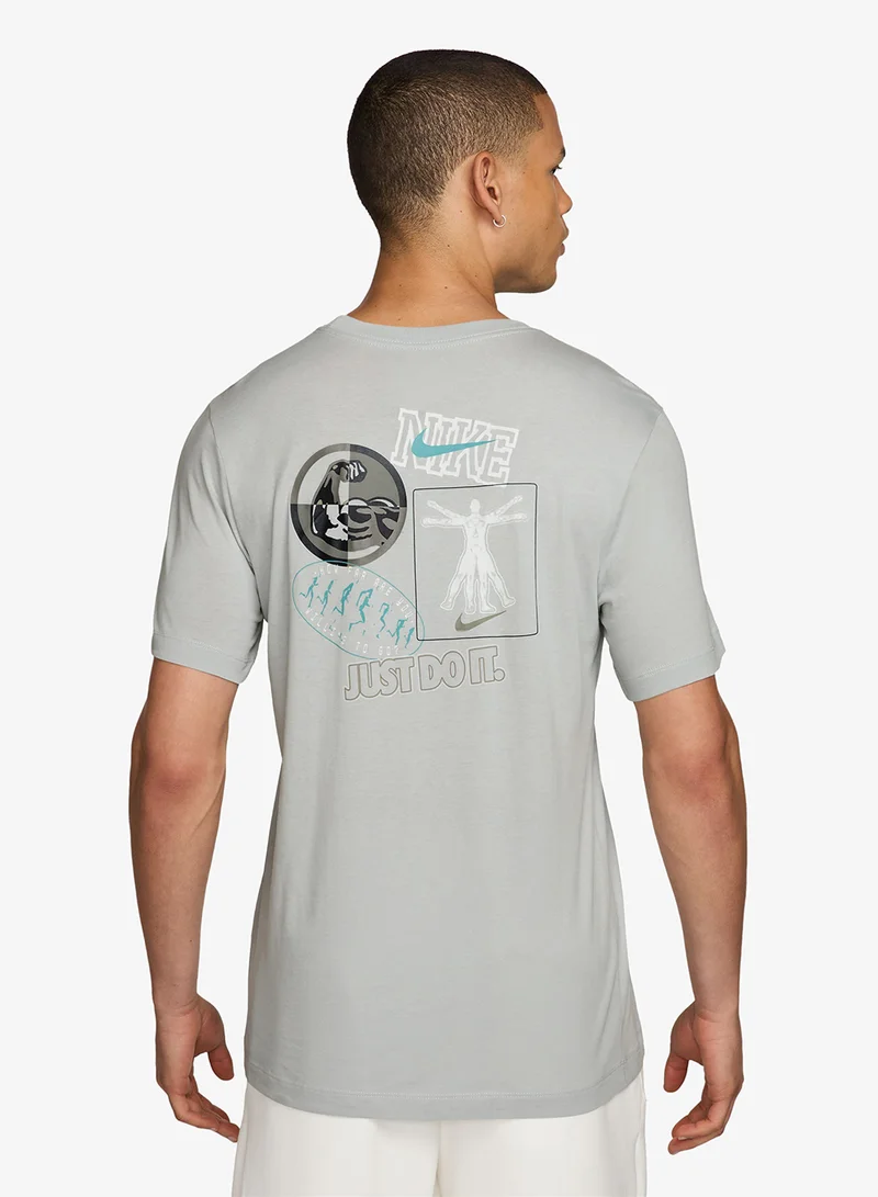 Nike Standard Fit Training Stickers T-Shirt